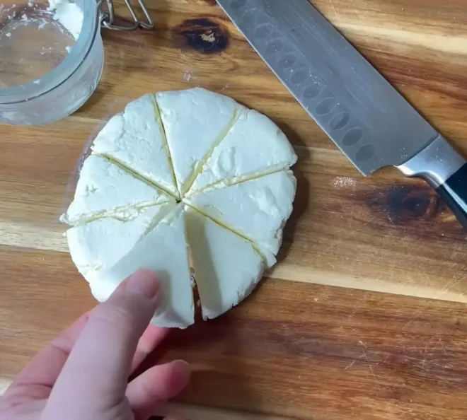 La Magie de la Fabrication de Fromage Frais à la Maison