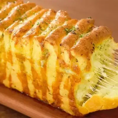 Pain à l'Ail et Fromage à la Crème Savoureux