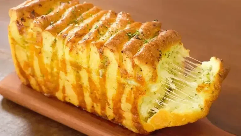 Pain à l'Ail et Fromage à la Crème Savoureux