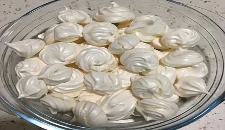 Recette de Petites Meringues Légères et Croquantes