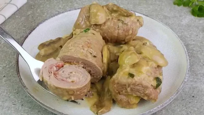 Rouleau de Viande Sauce aux Champignons : Un Plat Raffiné et Savoureux