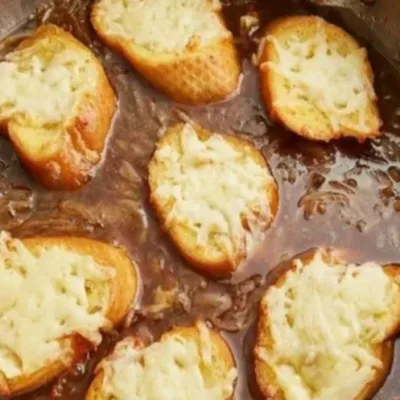 Soupe à l'Oignon Gratinée : Recette Réconfortante