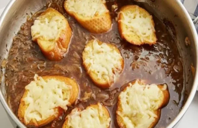 Soupe à l&rsquo;Oignon Gratinée