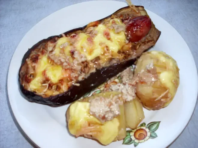 Aubergines farcies aux saucisses