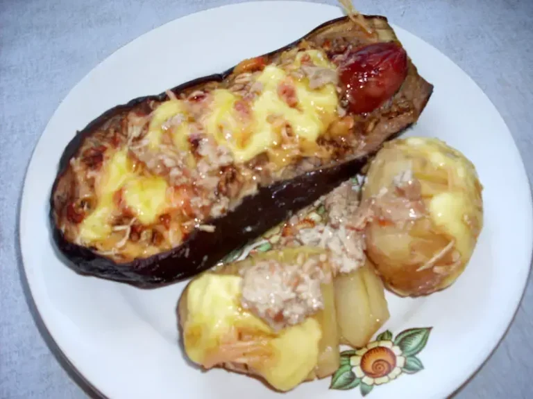 Aubergines Farcies aux Saucisses Savoureuses