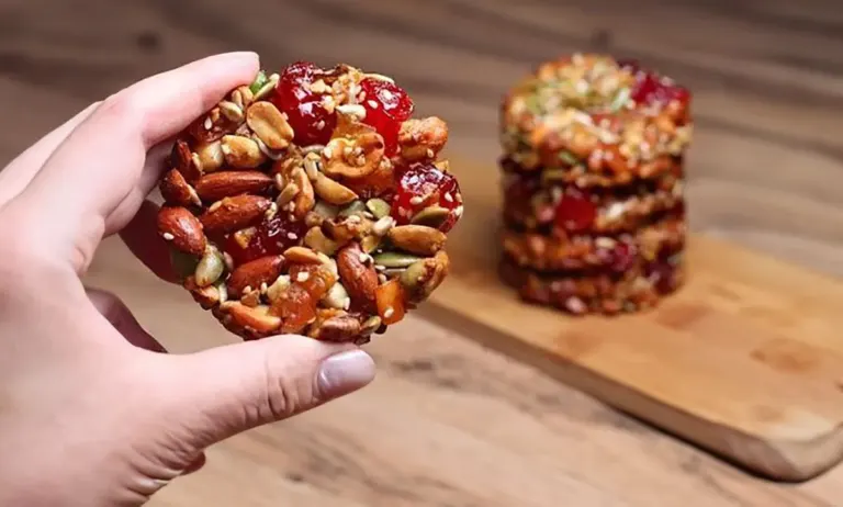 Biscuits Énergétiques aux Fruits Secs et Noix