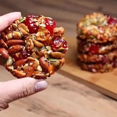 Biscuits Énergétiques aux Fruits Secs et Noix