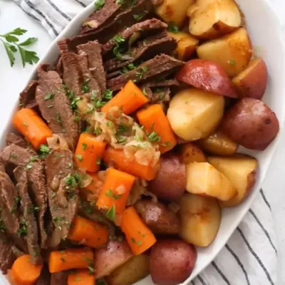 Brisket Braisé aux Pommes de Terre et Carottes