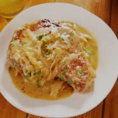 Côtelettes de Porc Braisées à la Crème