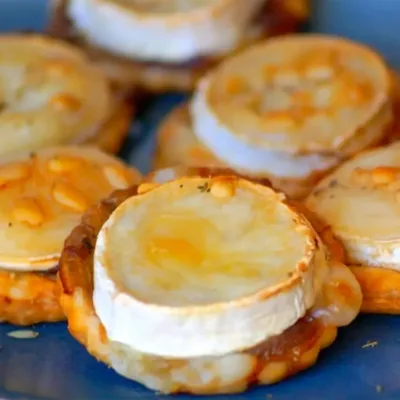 Feuilletés Apéritifs au Chèvre et Oignons