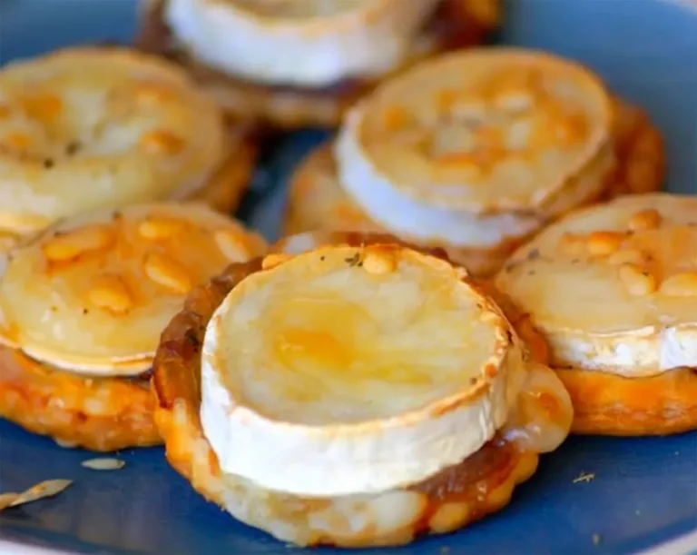 Feuilletés Apéritifs au Chèvre et Oignons