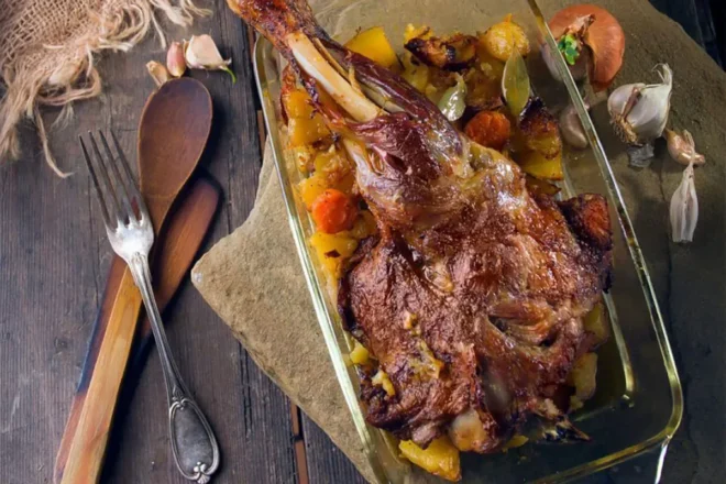 Gigot d’Agneau Braisé à la Stout par Sassy Radish