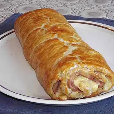 Pâté feuilleté au fromage et jambon facile
