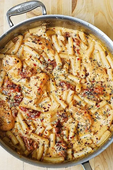 Pâtes au Poulet, Mozzarella et Tomates Séchées