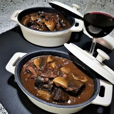 Bœuf Mijoté au Vin Rouge : Délices Provençaux