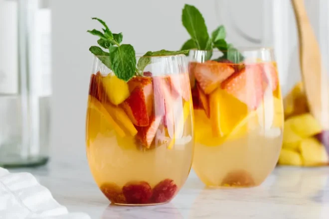 Sangria Blanche Pétillante : Élégance Estivale