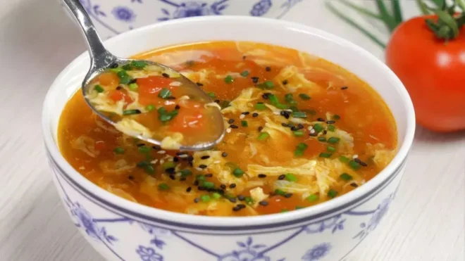 Soupe de Tomate à la Chinoise avec Œuf : Un Voyage Culinaire