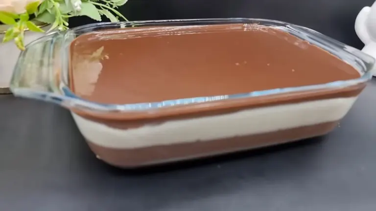 Délice Triple Chocolat : Un Dessert Multicouche Sans Cuisson