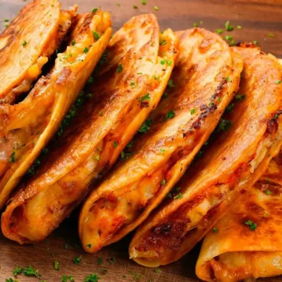 Quesadilla aux pommes de terre croustillantes et fromage