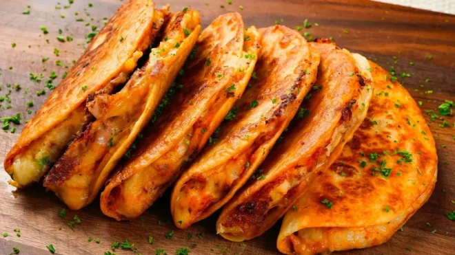 Délicieuse Quesadilla aux pommes de terre croustillantes et au fromage!