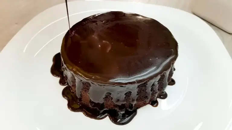 Gâteau au Chocolat Sans Sucre et Sans Farine : Prêt en 5 Minutes