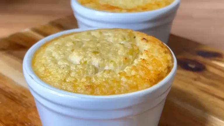 Quand la pomme remplace la farine et le sucre : Révolution en cuisine avec le gâteau 3 ingrédients ! 🍏