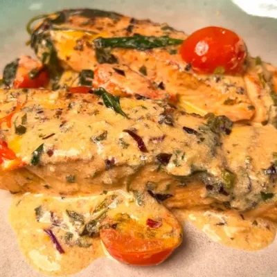 Saumon crémeux aux tomates et parmesan facile