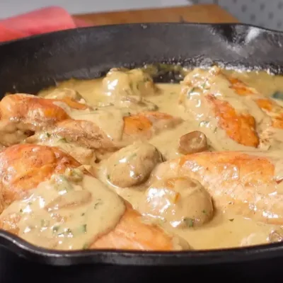 Poulet Sauce Crémeuse aux Champignons