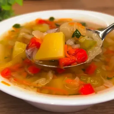 Soupe de légumes maison : saine et savoureuse