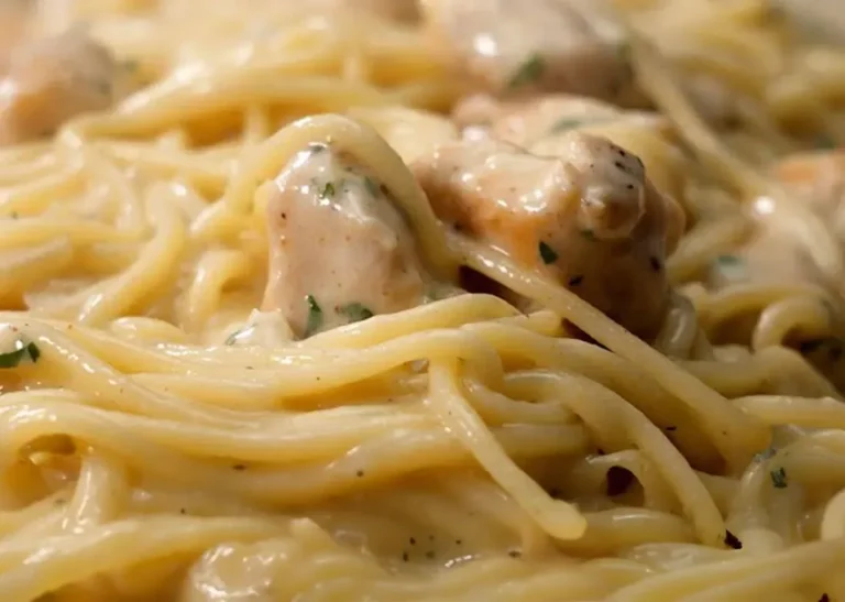Spaghetti au Poulet Alfredo : Recette Crémeuse Facile