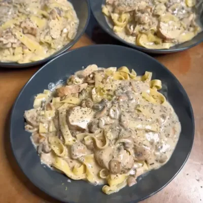 Pâtes Crémeuses au Poulet et Champignons