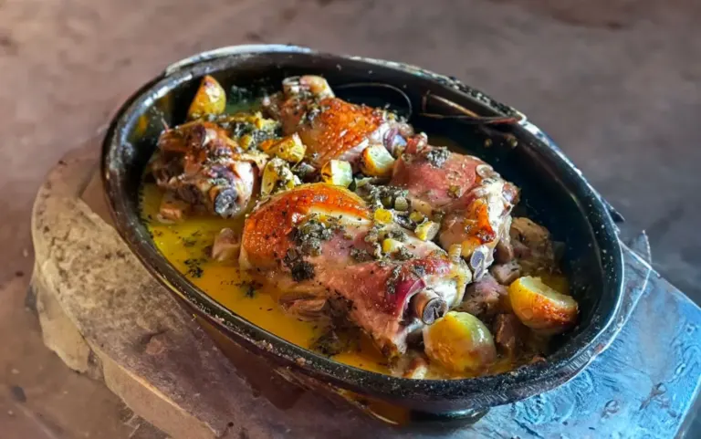 Pieds de Cochon au Vin Blanc et Moutarde à l’Ancienne Gratinés au Four