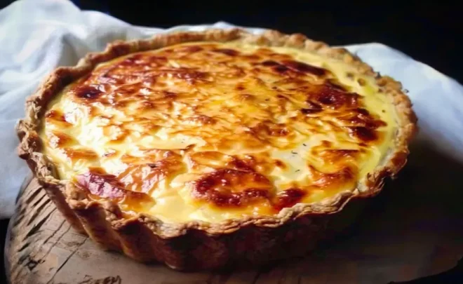 Quiche Soufflée au Fromage : Légère et Savoureuse