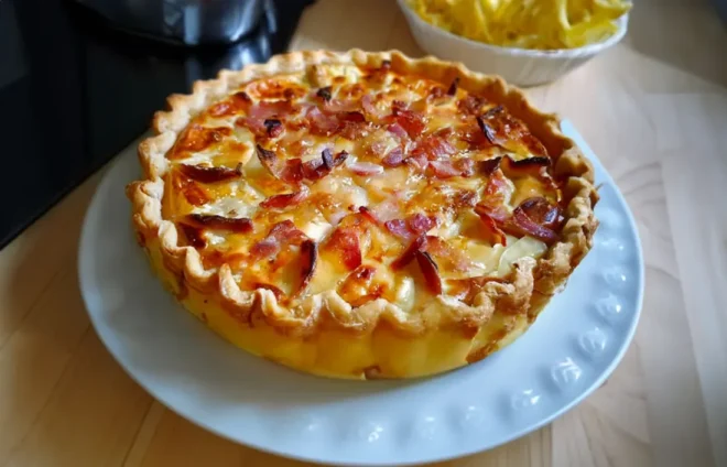 Tarte au Camembert et aux Lardons : Une Gourmandise Rustique