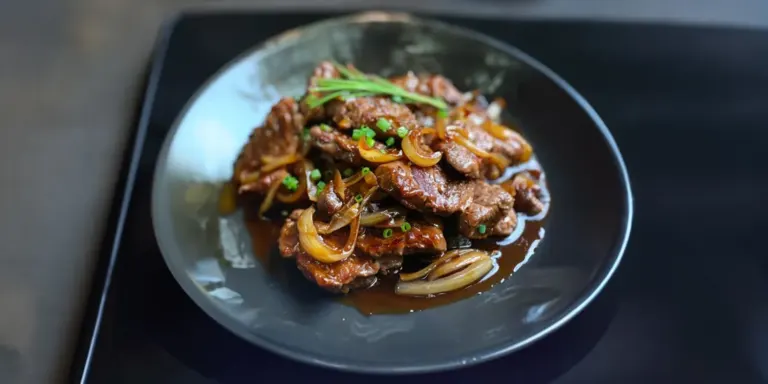 Bœuf Sauté aux Oignons