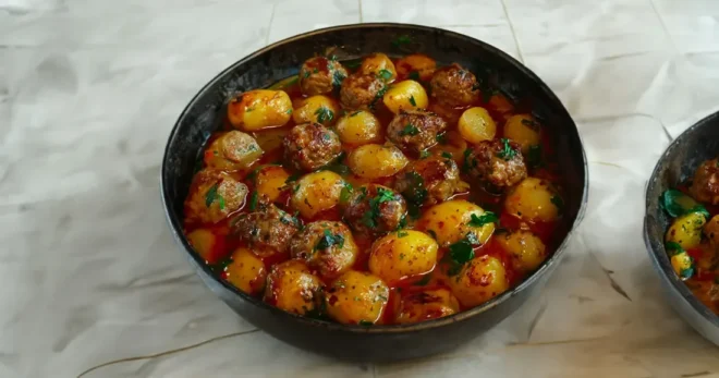 Ragoût de Pommes de Terre aux Boulettes de Viande Hachée