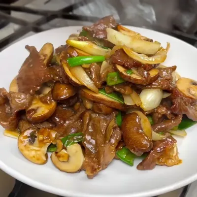 Sauté de Bœuf et Champignons Savoureux