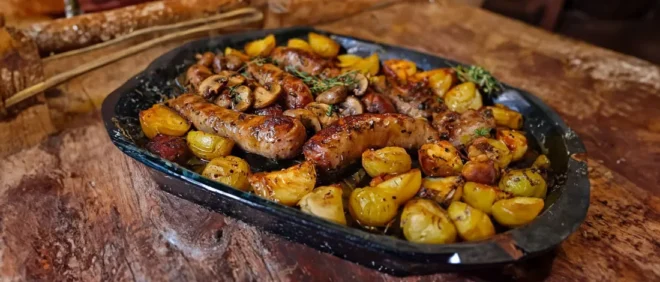 Saucisses, Champignons et Pommes de Terre au Four