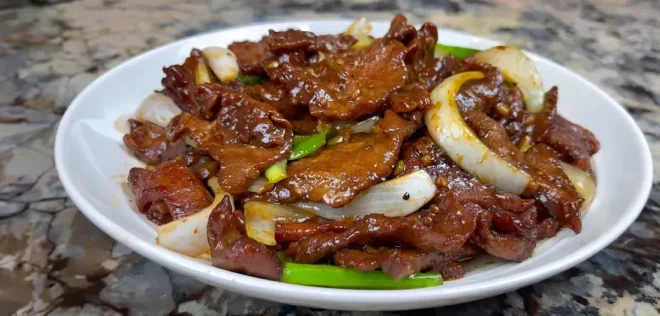 Sauté de Bœuf aux Oignons