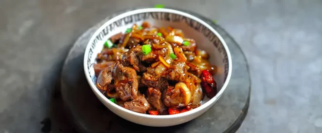 Bœuf Caramélisé aux Oignons et Sauce Soja