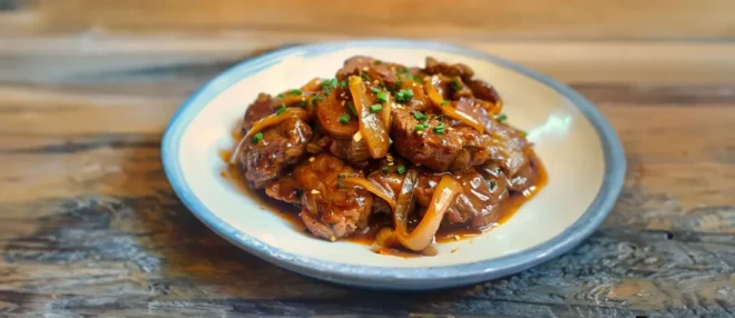 Bœuf Caramélisé aux Oignons et Sauce Soja