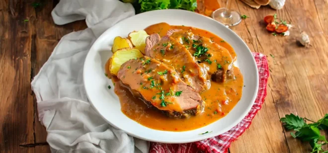 Découvrez la Langue de Porc à la Sauce Charcutière : Une Tradition Française Revivifiée