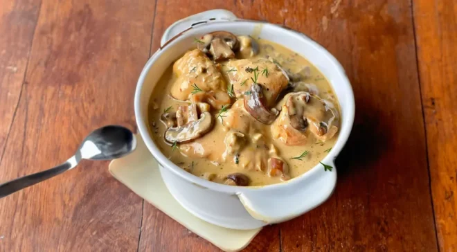 Délice de Poulet au Porto et Champignons à la Française