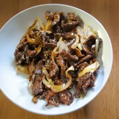 Sauté de Bœuf et d'Oignons Savoureux