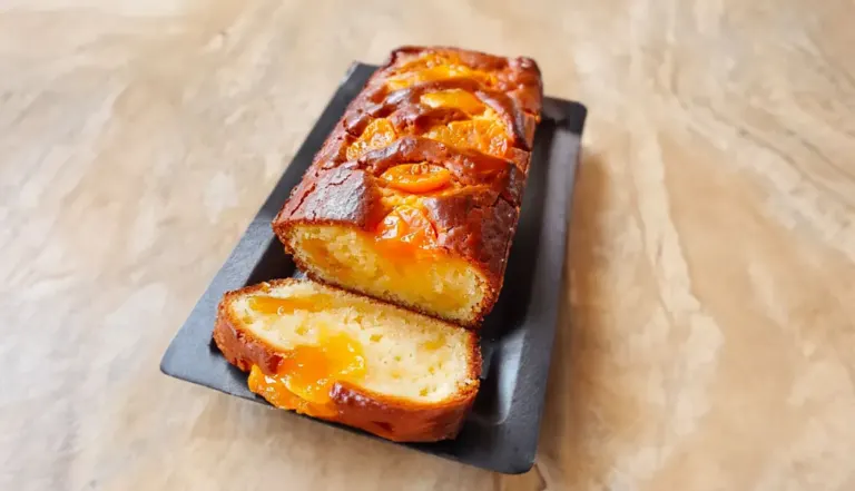 Cake au Yaourt aux Abricots : Délice Estival Moelleux