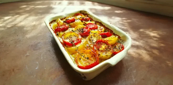 Gratin de Pommes de Terre, Tomates et Mozzarella : Une Recette Conviviale et Savoureuse