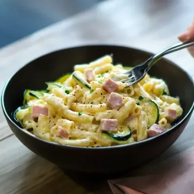 Pâtes Crémeuses aux Courgettes et Jambon