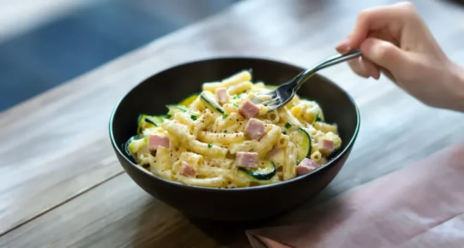 Pâtes Crémeuses aux Courgettes et Jambon