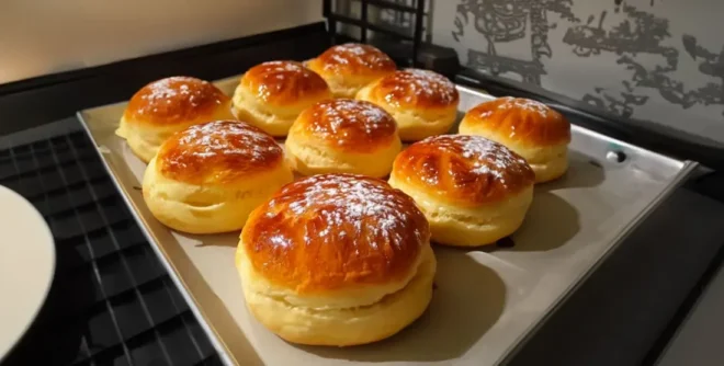 Petites Brioches au Yaourt : Moelleuses et Faciles à Préparer !