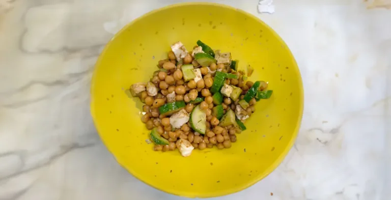 Salade de Pois Chiches, Concombre, Feta & Menthe